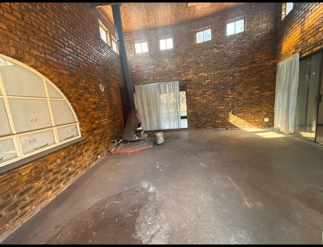 4 BEDROOM HOUSE FOR SALE IN POMONA